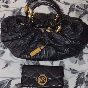 Michael kors Scorpio ringtote in black leather.